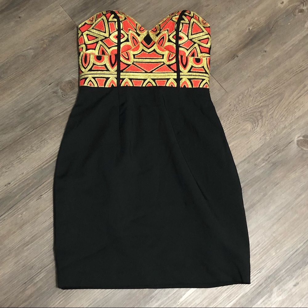 STRAPLESS DRESS